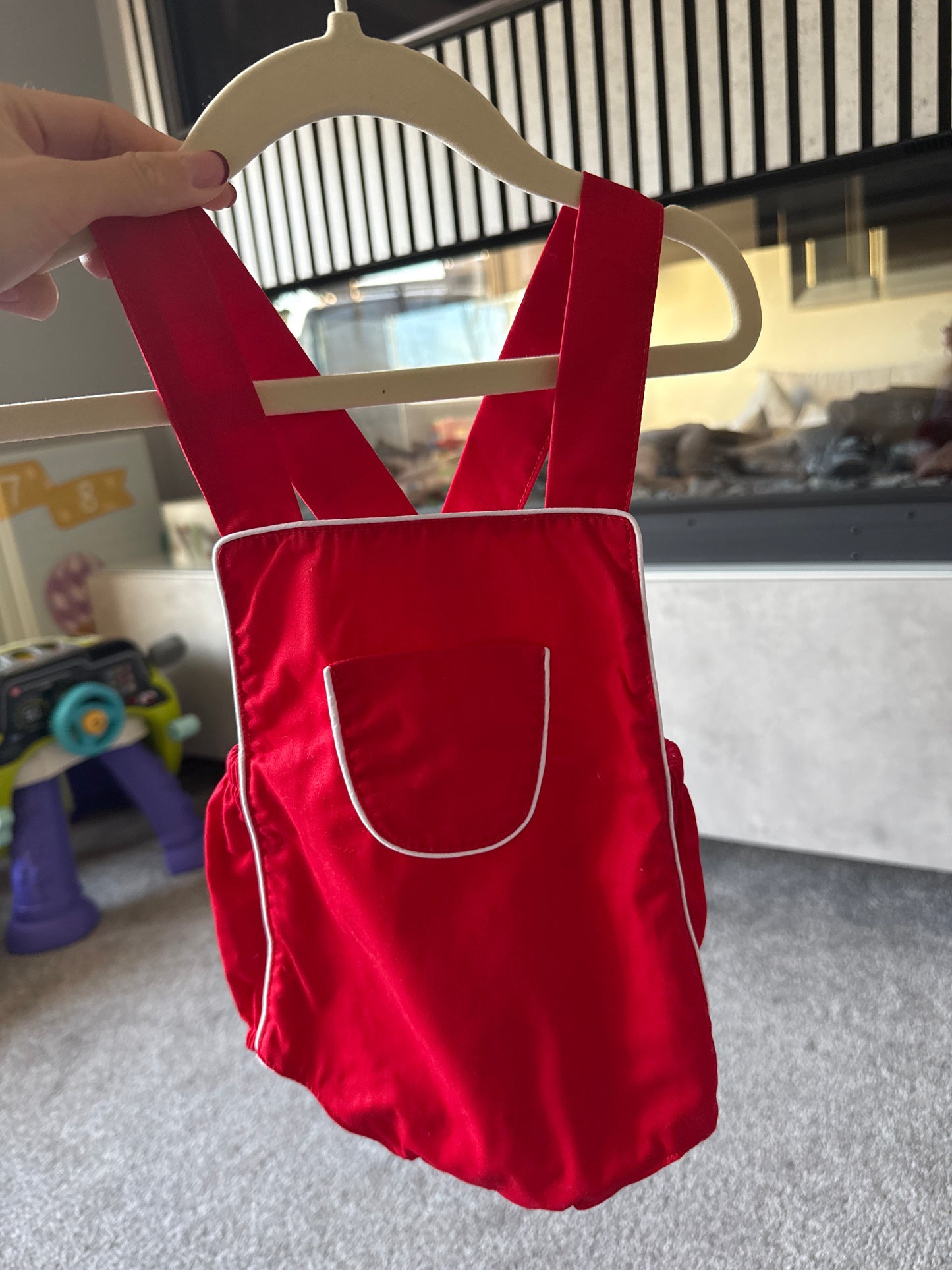 Never been worn size 6-12m