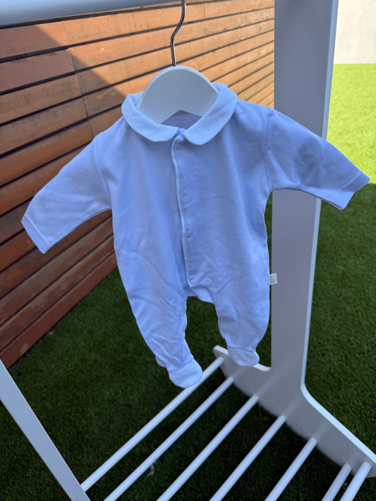 Worn for a photo newborn