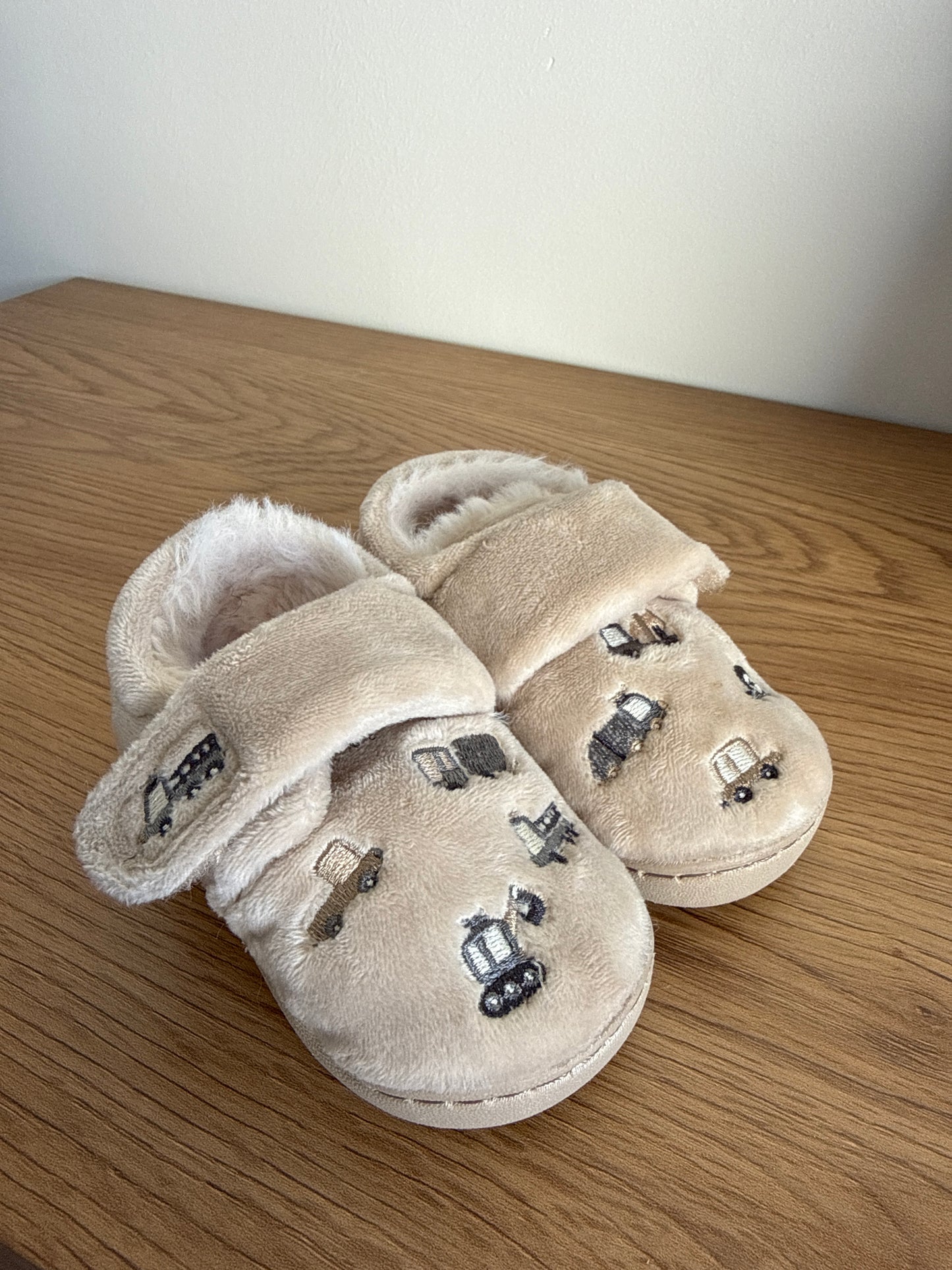 Slippers Brand new size 3